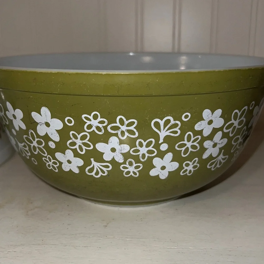 Pyrex Spring blossoms Crazy Daisy mixing bowl set 401 402 403 404